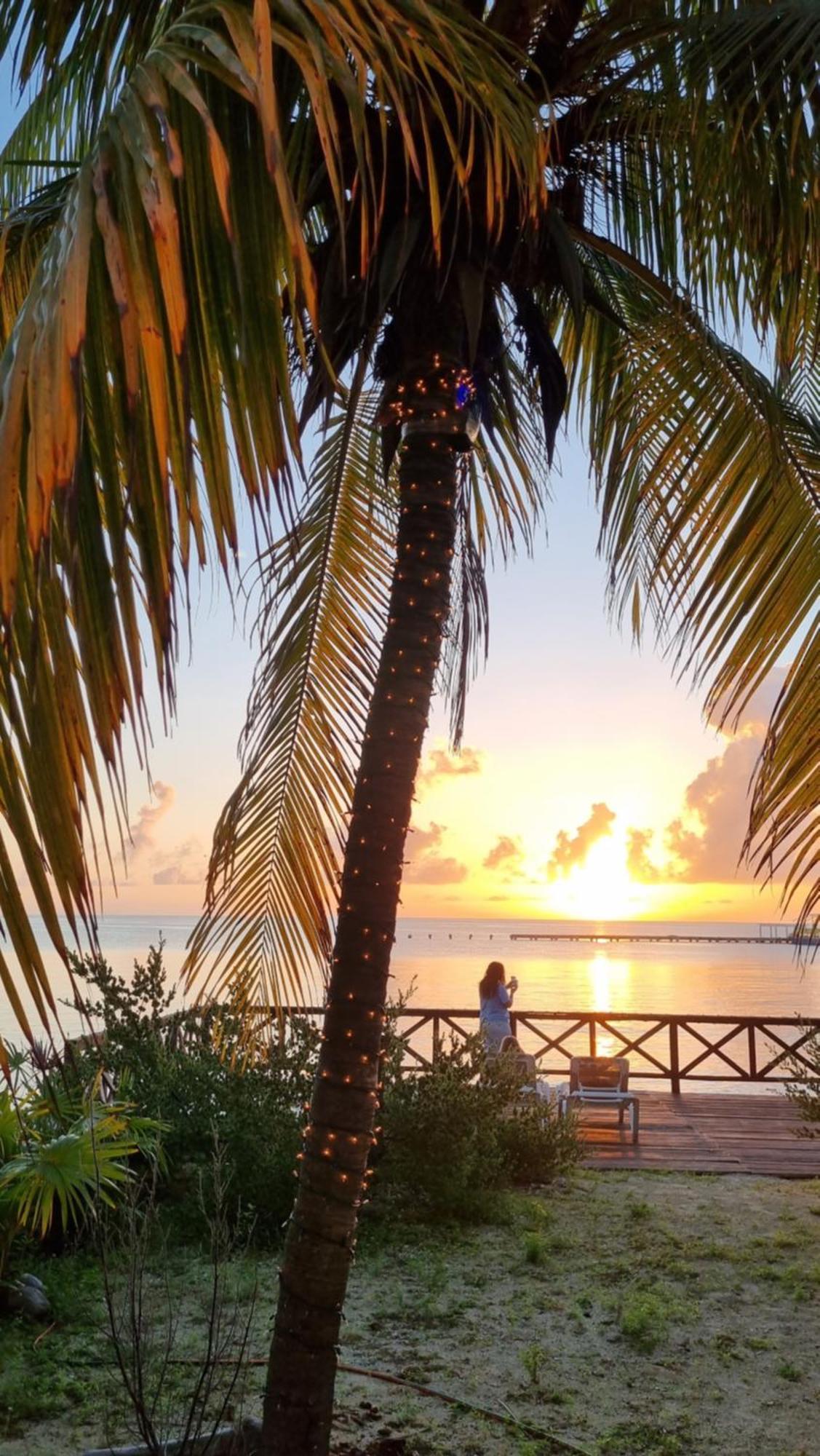On The Beach - Seaside Sunset Haven كانكون المظهر الخارجي الصورة